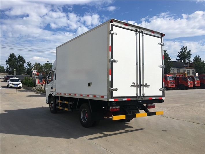 富錦新款東風4米2冷藏車廠家 專業制造，冷鏈運輸的可靠伙伴